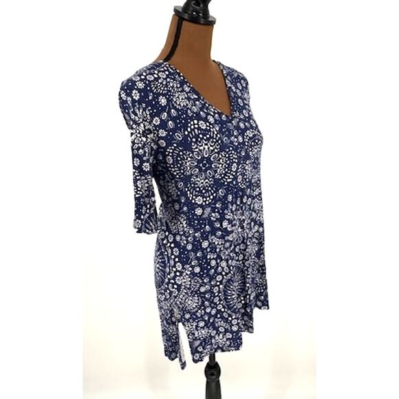 Torrid Mandala Print “Super Soft” Knit Shirt in Blue and White – Torrid 2 / 2X - Picture 2 of 7